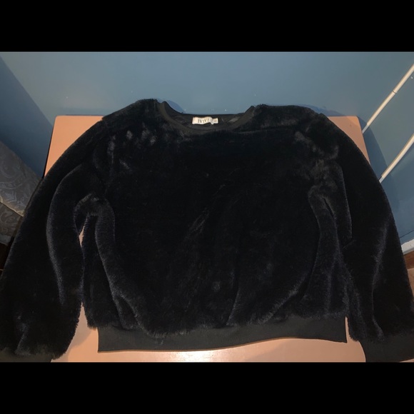 IVIVI Black Faux Fur Sweater - Picture 1 of 3